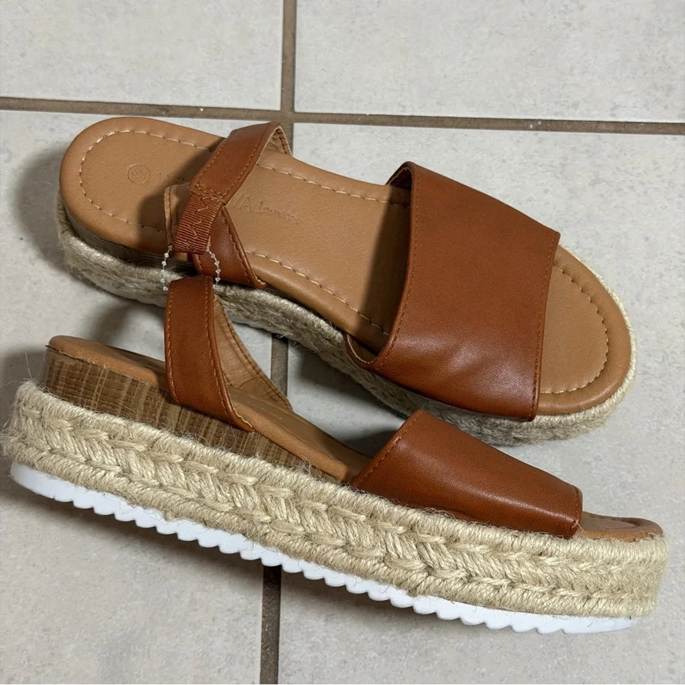 Wild Diva‎ Brown Faux Leather Espadrille Sandals Platform Size 6